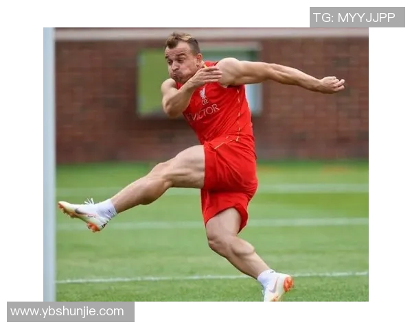 小腿粗壮却依然闪耀的足球明星们展现力量与技巧的完美结合